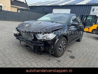 Voiture accidenté Volkswagen Polo VI Life TSI DSG Discover Pro NAVI LED 2024/12