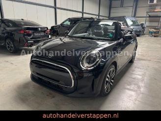 krockskadad bil auto Mini One Cabrio Navi+ LED Leder Cam F57 2022/4