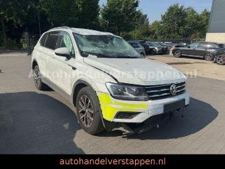 krockskadad bil auto Volkswagen Tiguan Allspace Comfortline 4Motion 147kw 2022/3