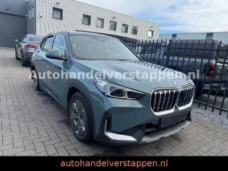 krockskadad bil auto BMW iX1 30 xDrive 230KW LUXURY Harman LED 2023/11