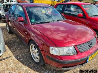 Salvage car Volkswagen Passat Passat (3B2), Sedan, 1996 / 2000 2.3 VR5 1999/3