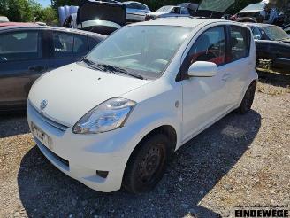 Coche siniestrado Daihatsu Sirion Sirion 2 (M3), Hatchback, 2005 1.0 12V DVVT 2012/11