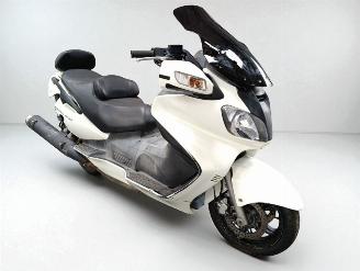 krockskadad bil auto Suzuki C1 650 BURGMAN 2011/8
