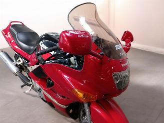 Kawasaki ZZ - R 600  picture 21