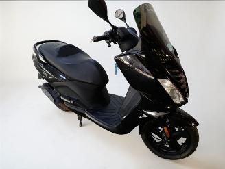 skadebil bromfiets Peugeot  CITYSTAR 2019/6