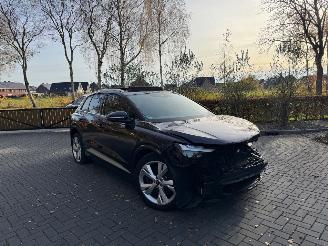 skadebil auto Audi Q4 Audi Q4 E-tron 40e S-Line Panorama Camera LED VOL 2022/10