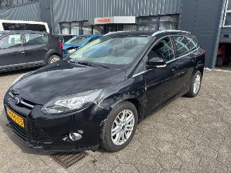 krockskadad bil auto Ford Focus 1.0 Ecoboost Titanium 2010/1