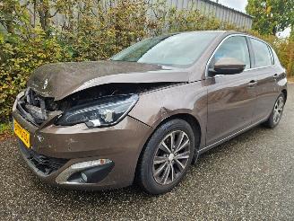Schadeauto Peugeot 308 1.6 16V THP Hatchback 4Dr Benzine 1.598cc 92kW 2014/1