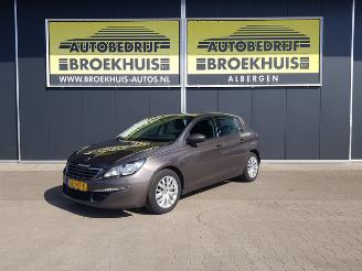 Voiture accidenté Peugeot 308 1.2 e-THP Blue Lease 2015/4