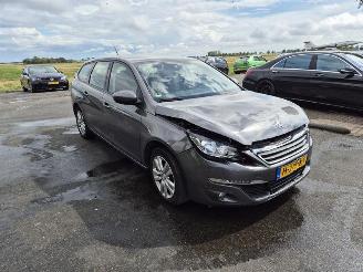 Peugeot 308 1.2 12V e-THP PureTech 110 picture 4