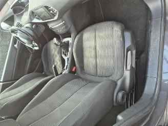 Peugeot 308 1.2 12V e-THP PureTech 110 picture 8