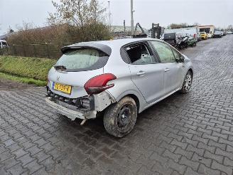 disassembly passenger cars Peugeot 208 1.2 12v 2018/7
