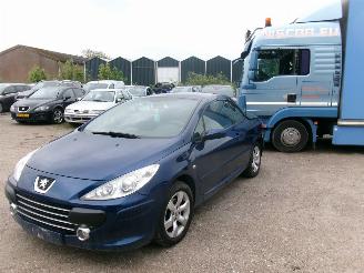 damaged passenger cars Peugeot 307 1.6 CC - Cabrio 2006/3