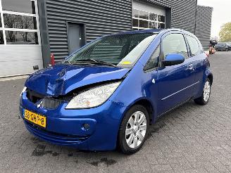 krockskadad bil auto Mitsubishi Colt 1.1 12V Hatchback  Benzine 1.124cc 55kW (75pk) FWD 2008/6