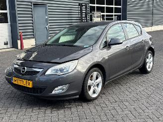 krockskadad bil auto Opel Astra 1.4 Turbo 16V Hatchback 4Dr Benzine 1.364cc 88kW (120pk) FWD 2011/11