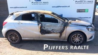 krockskadad bil auto Mercedes A-klasse A (W176), Hatchback, 2012 / 2018 1.6 A-180 16V 2013/11