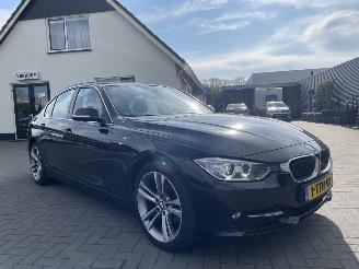 Voiture accidenté BMW 3-serie 320i EfficientDynamics Edition High Executive 2014/5