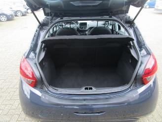 Peugeot 208 1.2 PURE TECH BLUE LION 5DRS picture 20