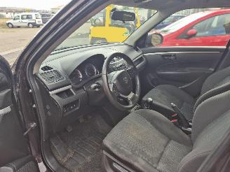 Suzuki Swift 1.3 ddis picture 6