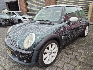 Mini Cooper 1.6 chilli special paint picture 6