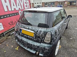 Mini Cooper 1.6 chilli special paint picture 3