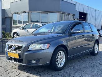 damaged passenger cars Volvo V-50 2.0F R-Design Pro Edition 2011/10