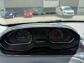 Peugeot 208  picture 18