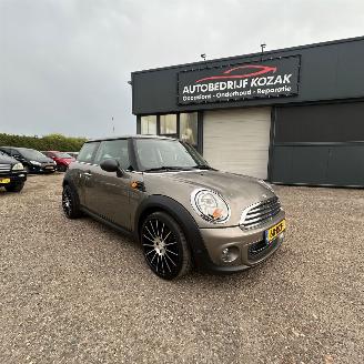 krockskadad bil auto Mini One 1.6 One Business Line AIRCO 2011/8