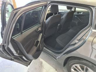 Ford Focus 1.0 EBH Titanium picture 28