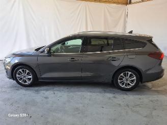 Ford Focus 1.0 EBH Titanium picture 13