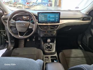 Ford Focus 1.0 EBH Titanium picture 25