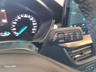 Ford Focus 1.0 EBH Titanium picture 21