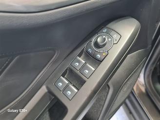 Ford Focus 1.0 EBH Titanium picture 24
