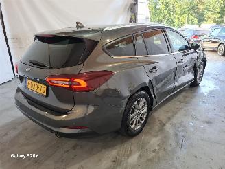 Ford Focus 1.0 EBH Titanium picture 4