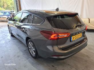 Ford Focus 1.0 EBH Titanium picture 12
