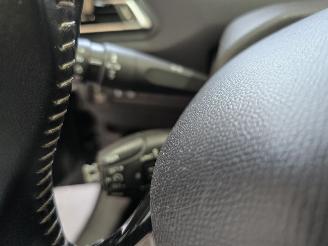 Peugeot 308 1.2 PureTech Style picture 25