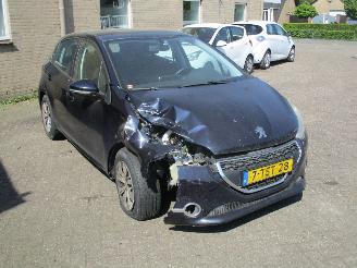 krockskadad bil auto Peugeot 208 1.6 e HDI Blue Lease 2014/4
