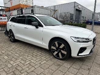 Vrakbiler auto Volvo V-60 2.0 T6 Plug-in hybrid AWD Plus Bright 2023/6