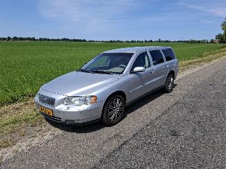 skadebil auto Volvo V-70 2.4 D AWD 2006/1