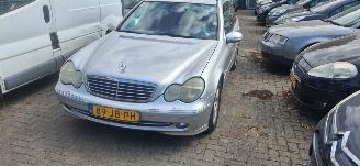 Damaged car Mercedes C-klasse C 200 KOMPRSSOR 2002/2