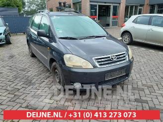 Vrakbiler auto Toyota Avensis-verso Avensis Verso (M20), MPV, 2001 / 2005 2.0 16V VVT-i D-4 2002/4