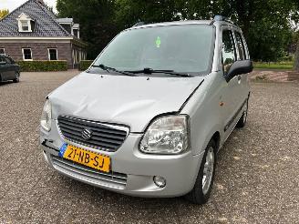 krockskadad bil auto Suzuki Wagon r s-limited 1.3 56kw 2003/7