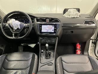 Volkswagen Tiguan 2.0 TDI DSG R-Line Panoramadak Navi Clima picture 11