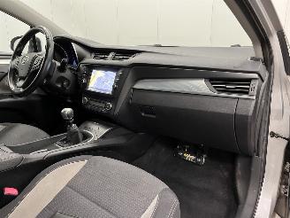 Toyota Avensis 1.6 D-4D-F Navi Clima picture 12