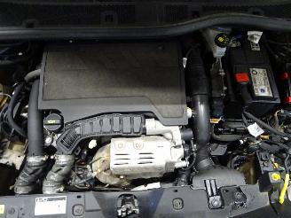 Peugeot 2008 1.2 THP picture 6