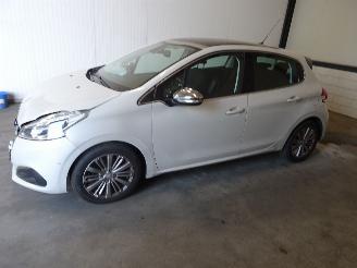 demontáž osobní automobily Peugeot 208 1.6 BLUE HDI 2015/12