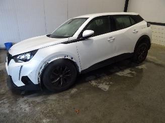 krockskadad bil auto Peugeot 2008 1.2 THP 2021/5