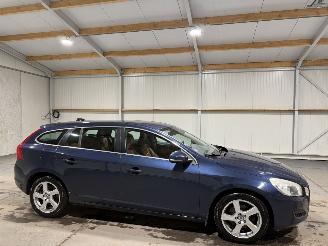 Volvo V-60 1.6 T3 110kW Airco Momentum picture 2