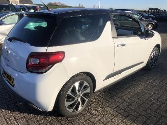 Citroën DS3 DS3 1.6 e-HDi So Chic picture 4