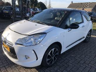 Vrakbiler auto Citroën DS3 DS3 1.6 e-HDi So Chic 2012/5